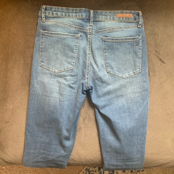 Cute Skinny Cut Jeans - Picture 3 of 6